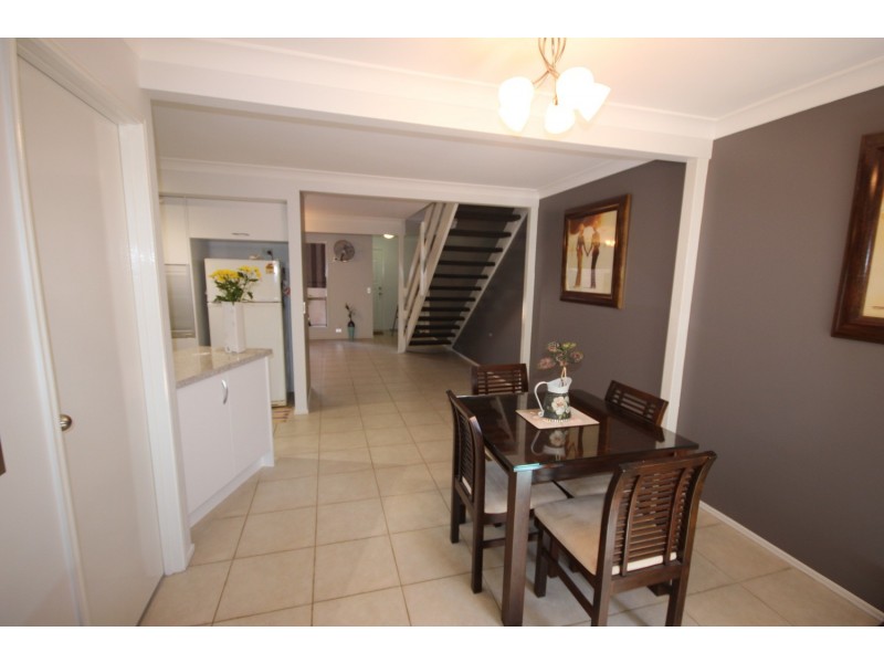 2/146 Central Street, Labrador QLD 4215