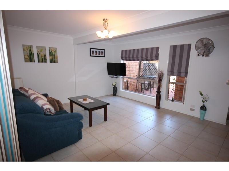 2/146 Central Street, Labrador QLD 4215