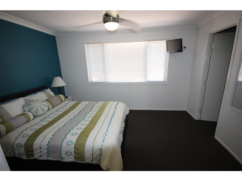 2/146 Central Street, Labrador QLD 4215