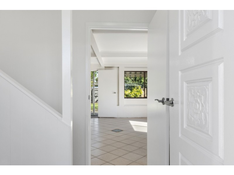 290 Bayview Street, Hollywell QLD 4216