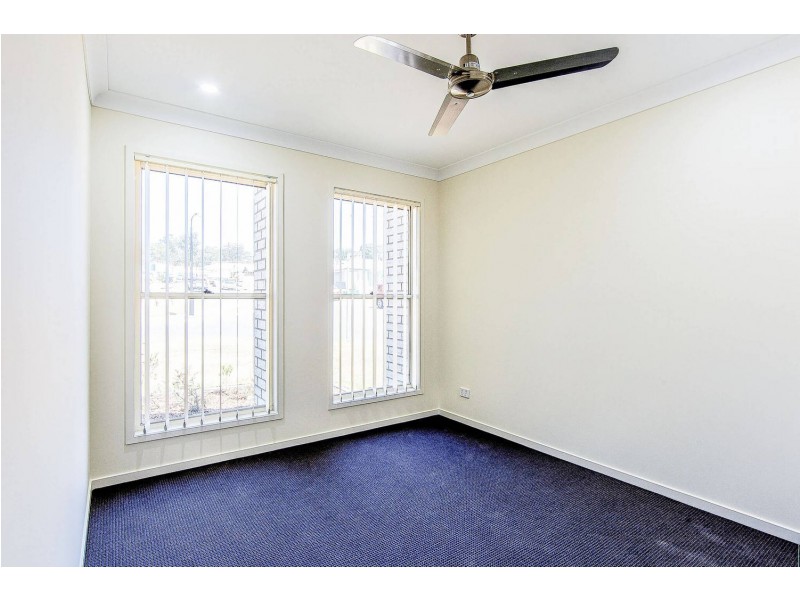 2  Zhang Street, Holmview QLD 4207