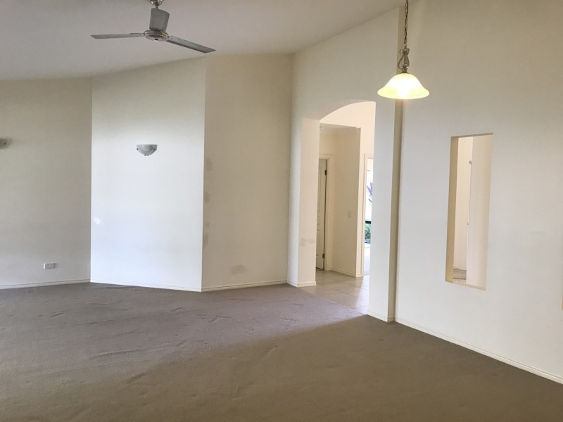 1 Selsey Court, Arundel QLD 4214