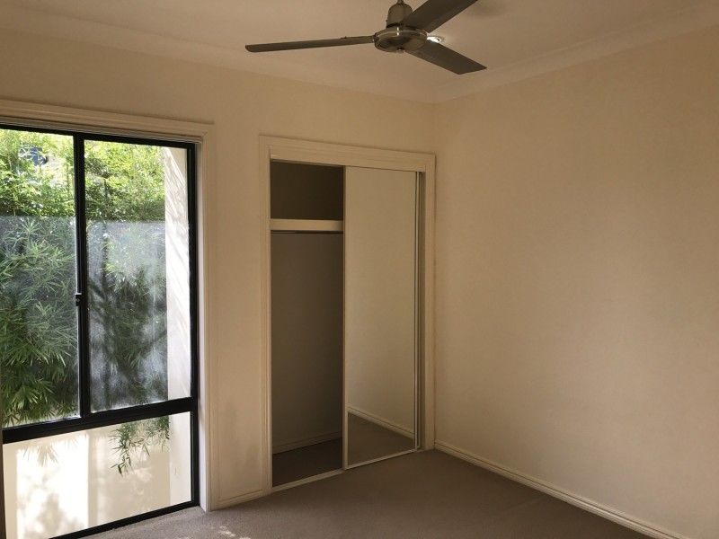 1 Selsey Court, Arundel QLD 4214