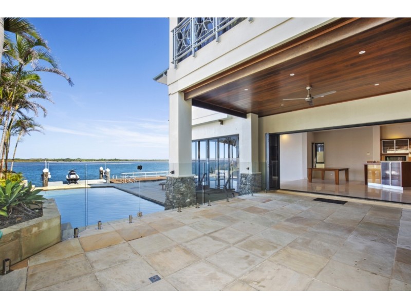 2 Sir Galahad Close, Sovereign Islands QLD 4216