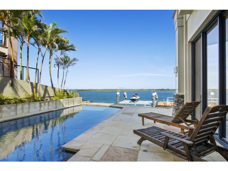 2 Sir Galahad Close, Sovereign Islands QLD 4216