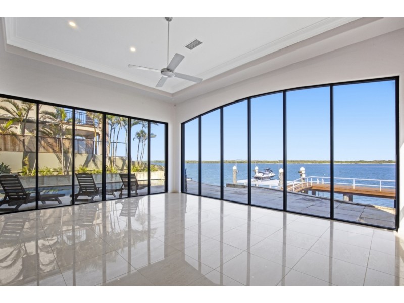 2 Sir Galahad Close, Sovereign Islands QLD 4216