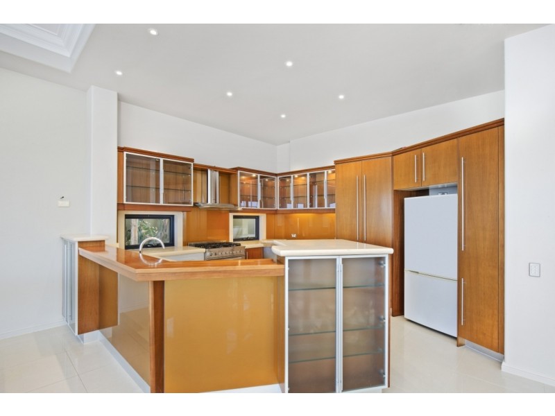 2 Sir Galahad Close, Sovereign Islands QLD 4216