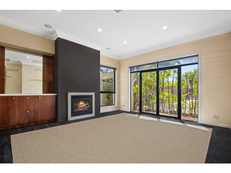 2 Sir Galahad Close, Sovereign Islands QLD 4216