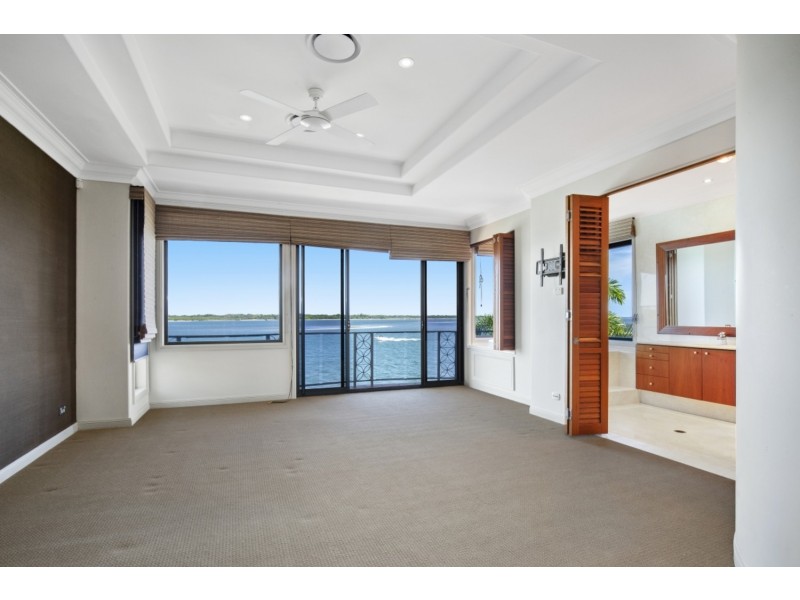 2 Sir Galahad Close, Sovereign Islands QLD 4216
