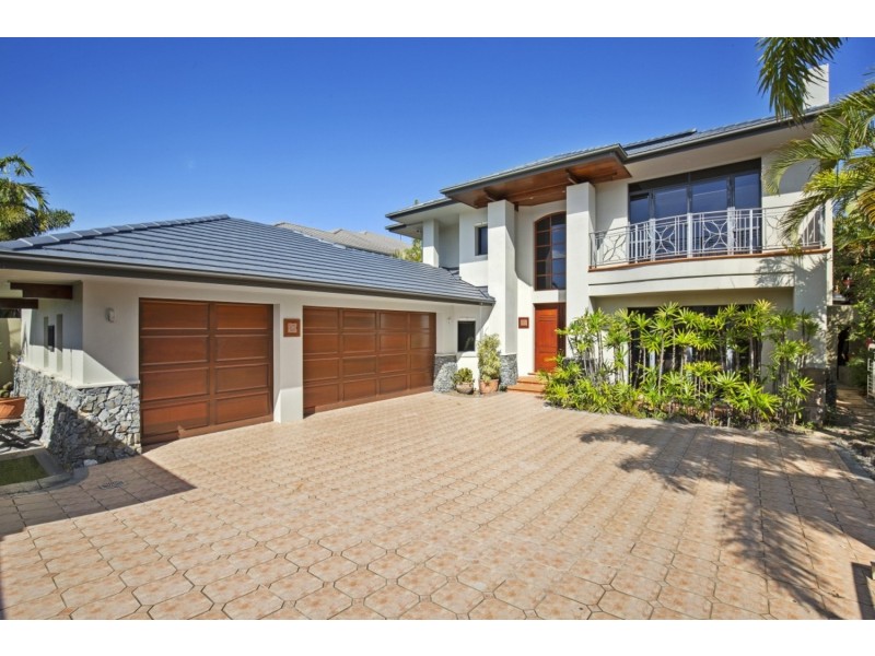 2 Sir Galahad Close, Sovereign Islands QLD 4216