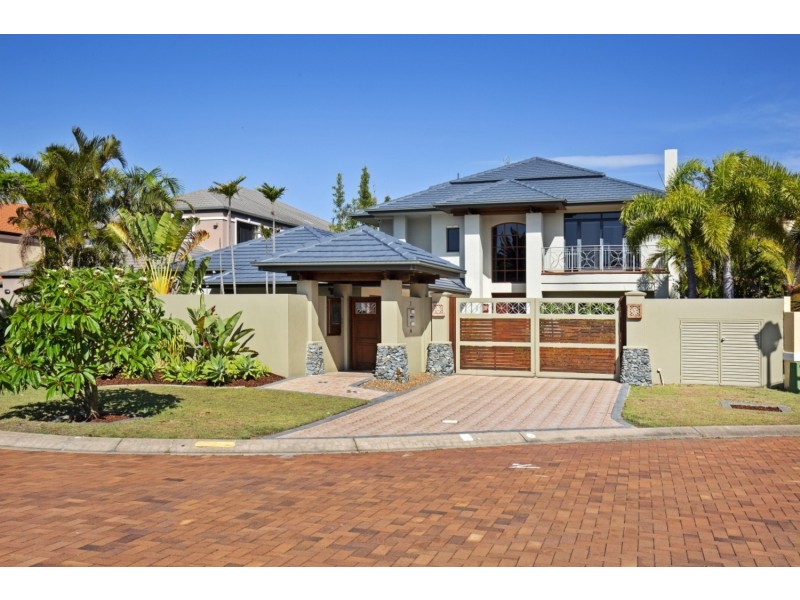 2 Sir Galahad Close, Sovereign Islands QLD 4216