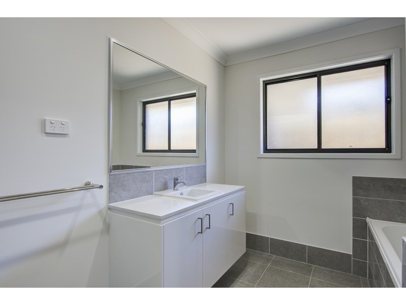 18 Steves Way, Coomera QLD 4209