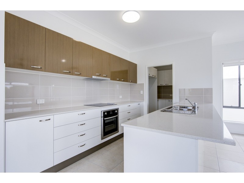 5036 Harbourview Drive, Hope Island QLD 4212