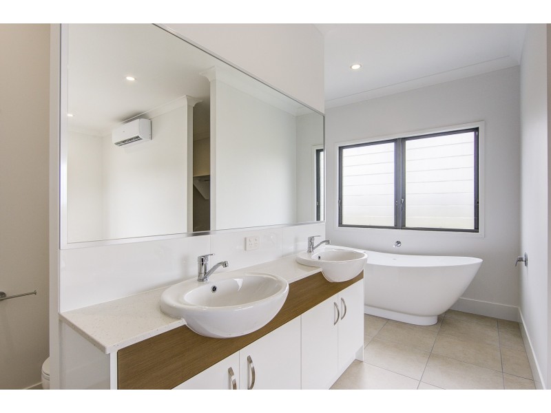 5036 Harbourview Drive, Hope Island QLD 4212