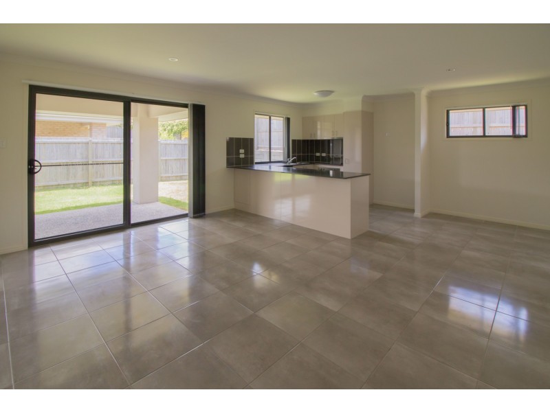 8 Alfred Raymond Hulse Drive, Upper Coomera QLD 4209