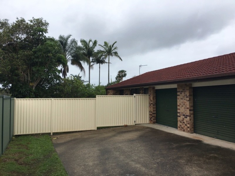 2/177 Olsen Avenue, Labrador QLD 4215