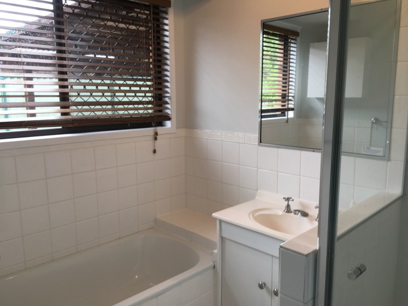 2/177 Olsen Avenue, Labrador QLD 4215