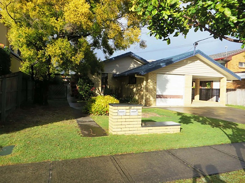 2/10 Errol Avenue, Paradise Point QLD 4216