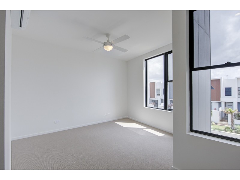 66 Promenade Circuit, Hope Island QLD 4212