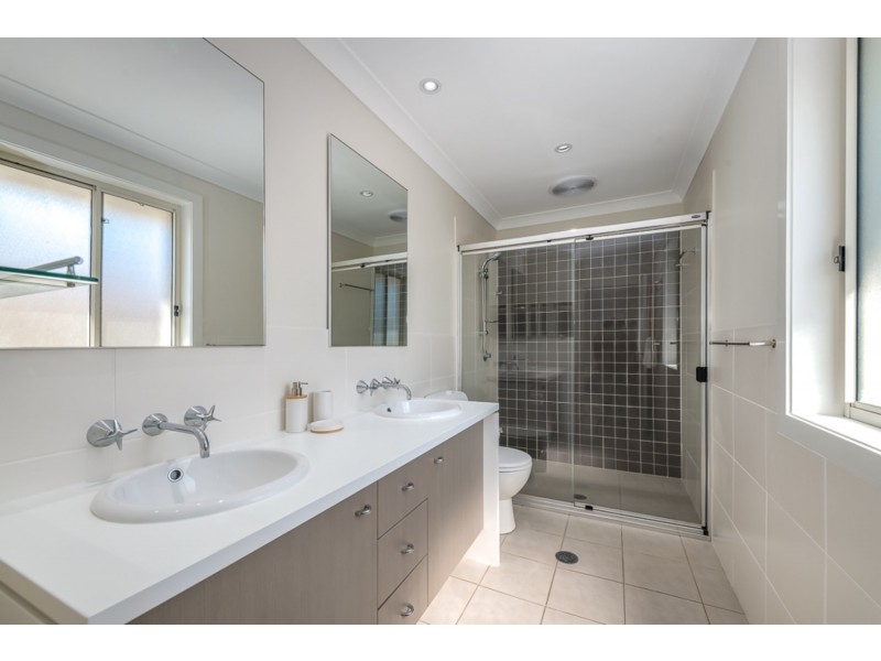 32 Highcrest Circuit, Molendinar QLD 4214