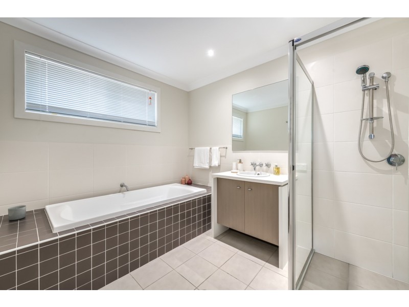 32 Highcrest Circuit, Molendinar QLD 4214