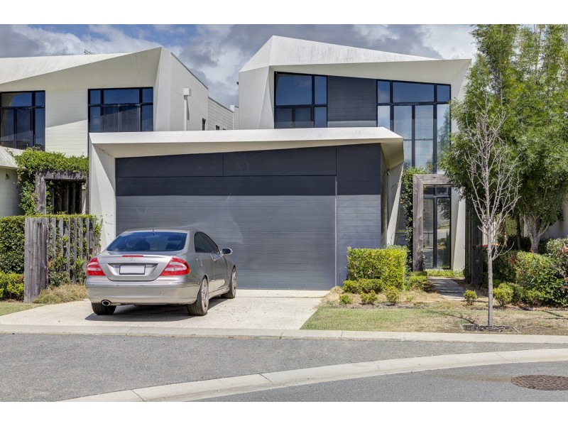 72 Theatre Drive, Benowa QLD 4217