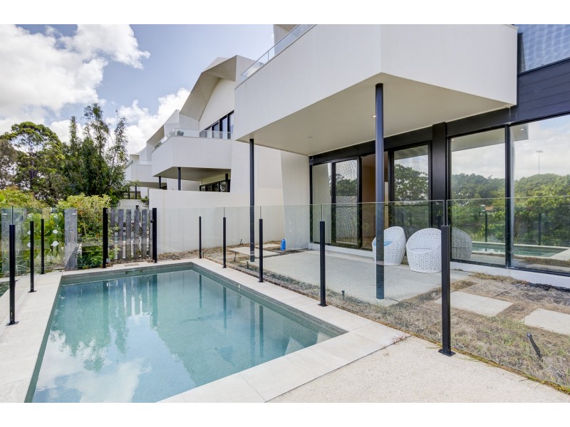 72 Theatre Drive, Benowa QLD 4217