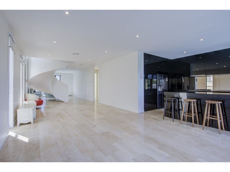 72 Theatre Drive, Benowa QLD 4217