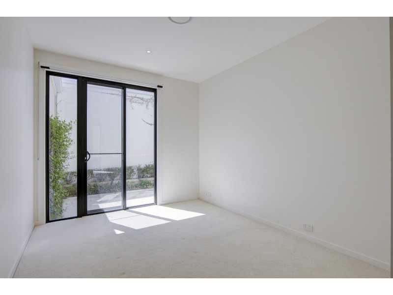 72 Theatre Drive, Benowa QLD 4217