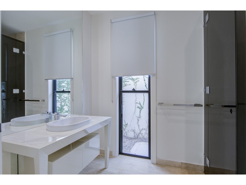 72 Theatre Drive, Benowa QLD 4217