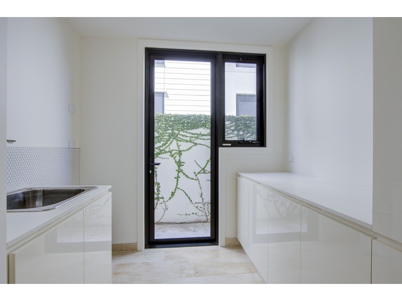 72 Theatre Drive, Benowa QLD 4217