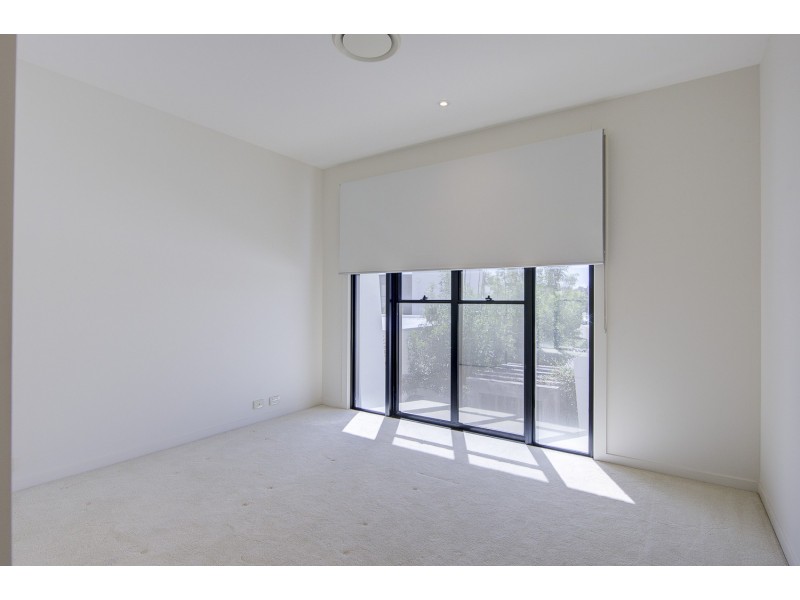 72 Theatre Drive, Benowa QLD 4217