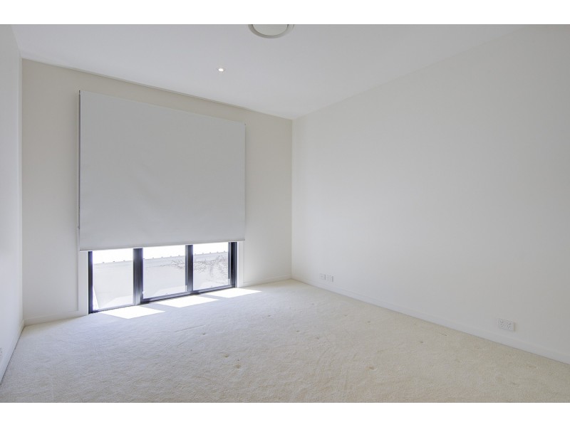 72 Theatre Drive, Benowa QLD 4217