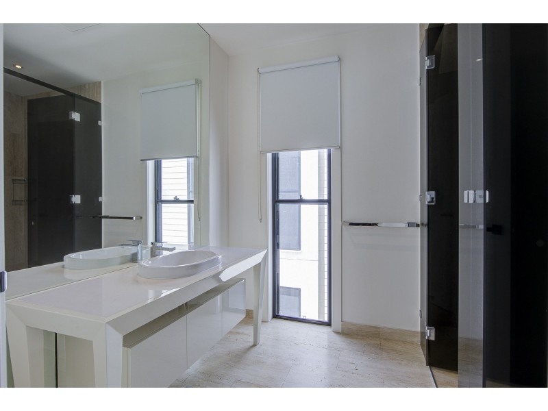 72 Theatre Drive, Benowa QLD 4217