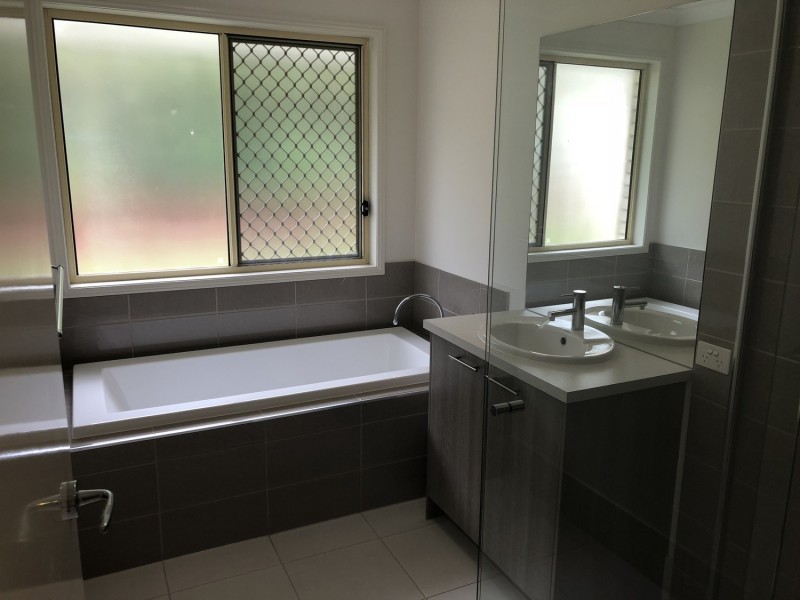 13 Sunrise Crescent, Merrimac QLD 4226