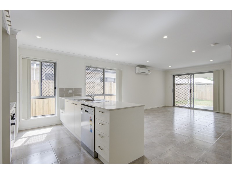 16 Niels Crescent, Park Ridge QLD 4125