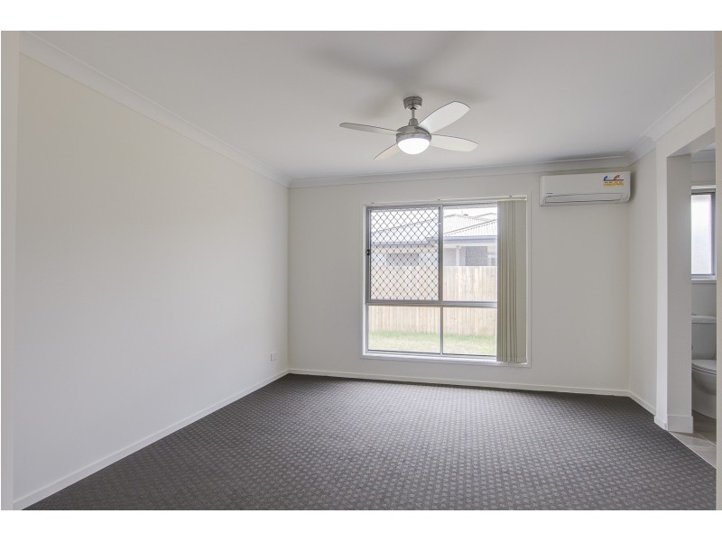 16 Niels Crescent, Park Ridge QLD 4125