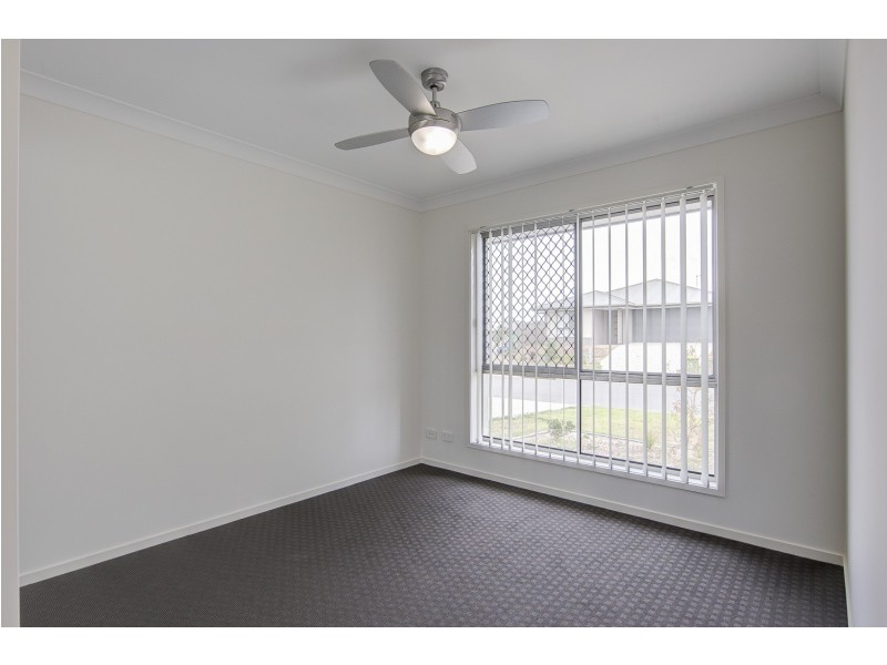 16 Niels Crescent, Park Ridge QLD 4125