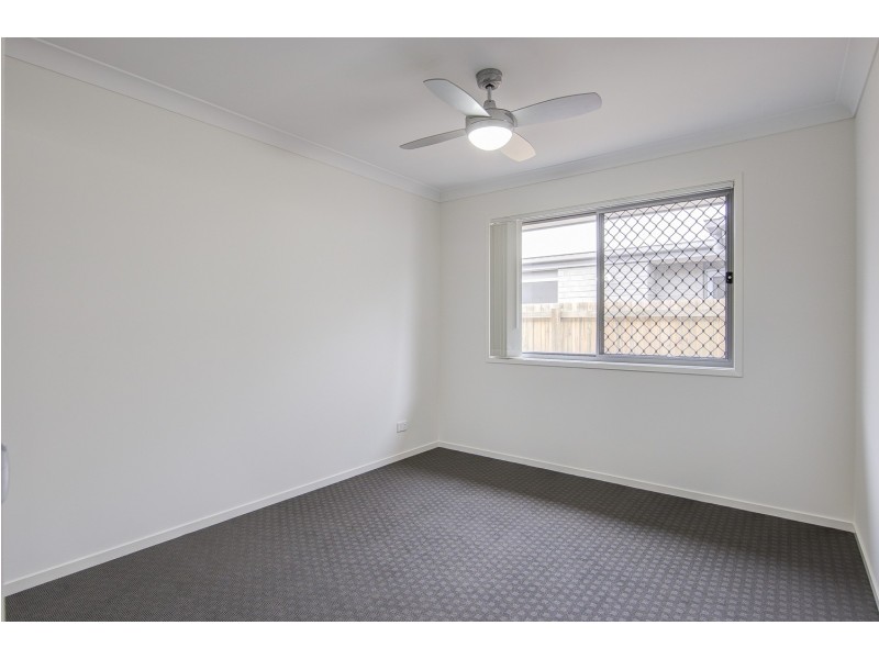 16 Niels Crescent, Park Ridge QLD 4125