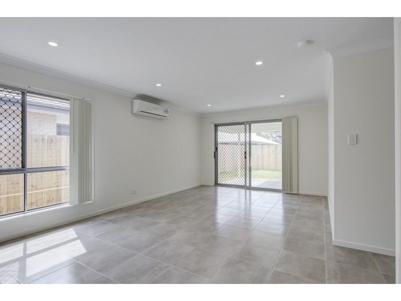 16 Niels Crescent, Park Ridge QLD 4125