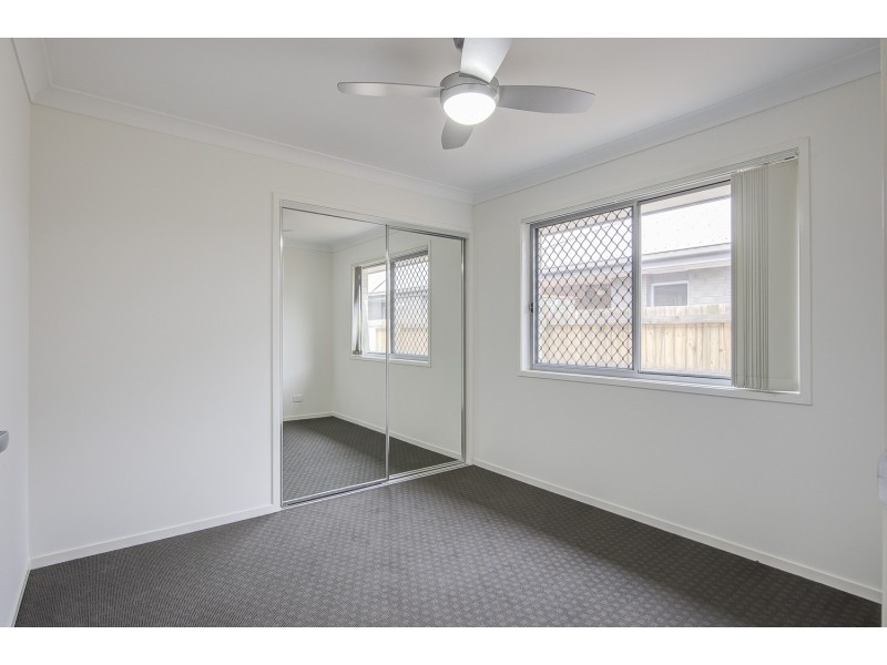 16 Niels Crescent, Park Ridge QLD 4125