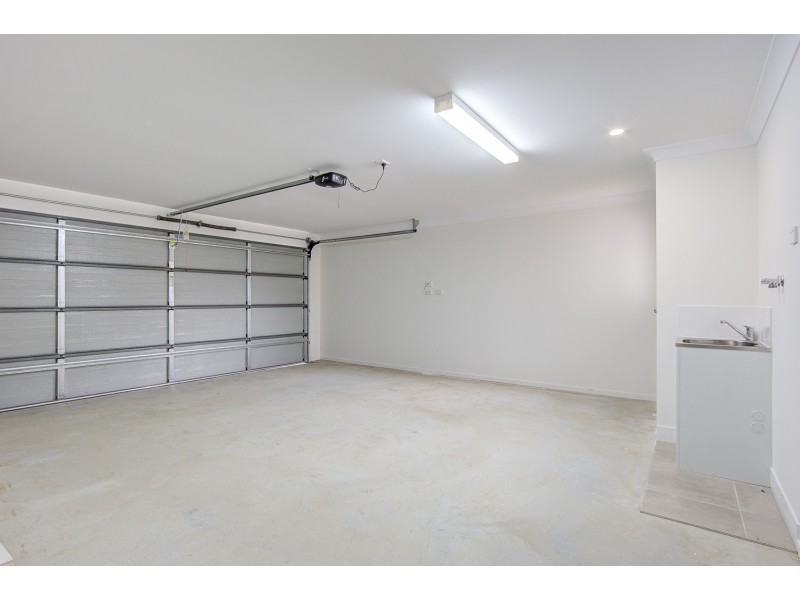 16 Niels Crescent, Park Ridge QLD 4125