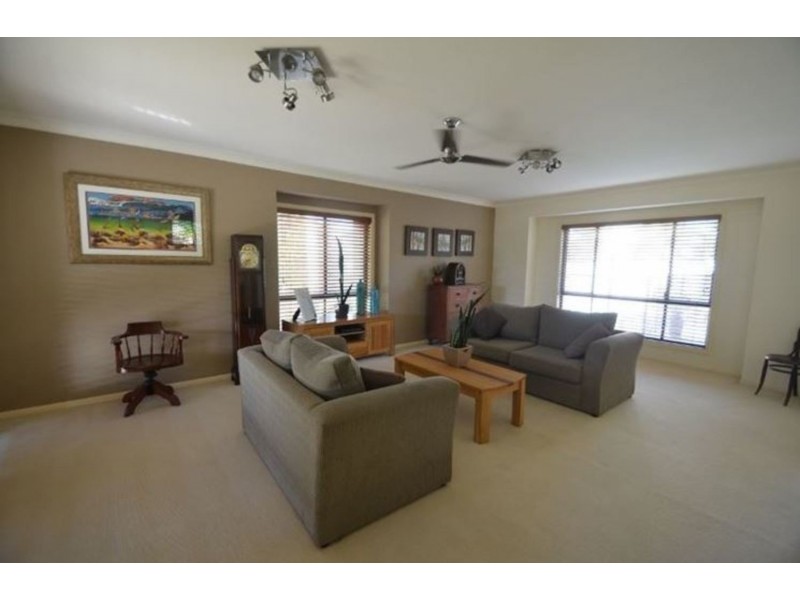 4 Respall Way, Arundel QLD 4214
