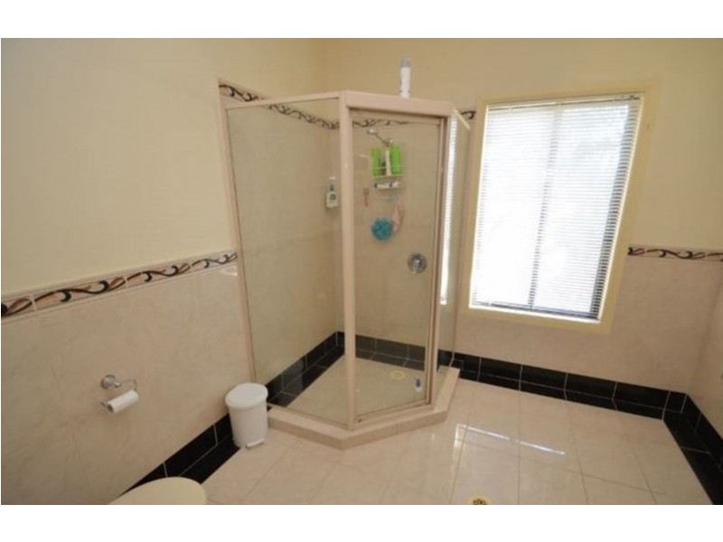 4 Respall Way, Arundel QLD 4214