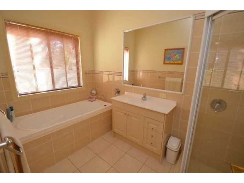 4 Respall Way, Arundel QLD 4214