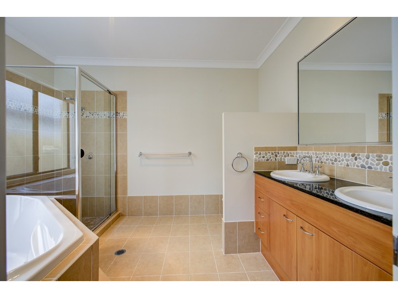 56 The Peninsula, Helensvale QLD 4212