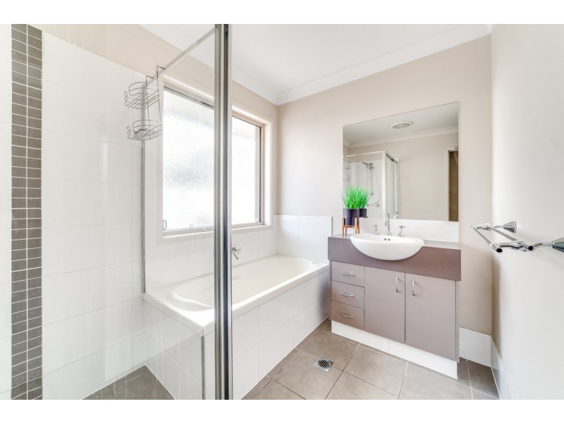 36 Sanctuary Parkway, Waterford QLD 4133