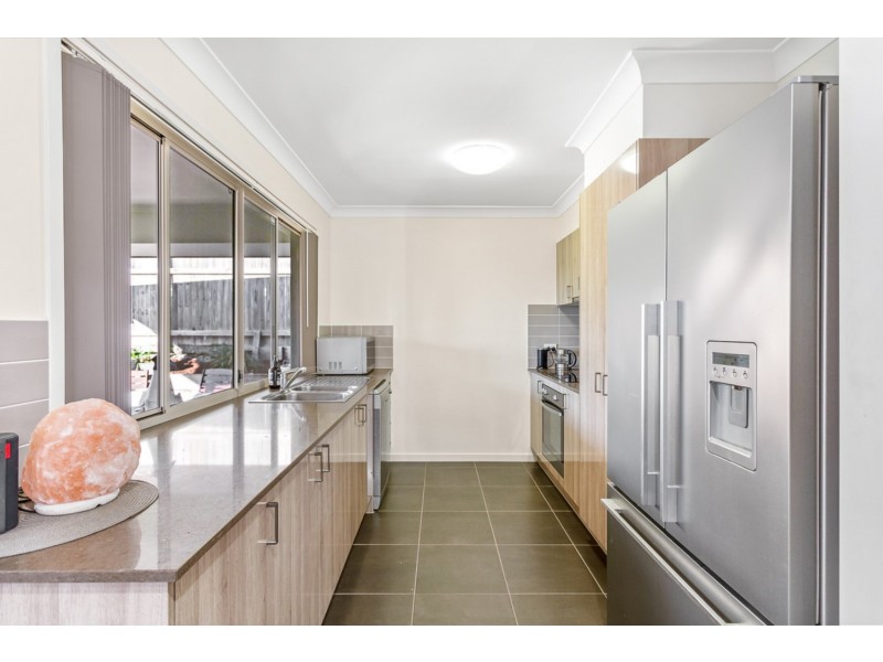 10 Sunstone Avenue, Pimpama QLD 4209