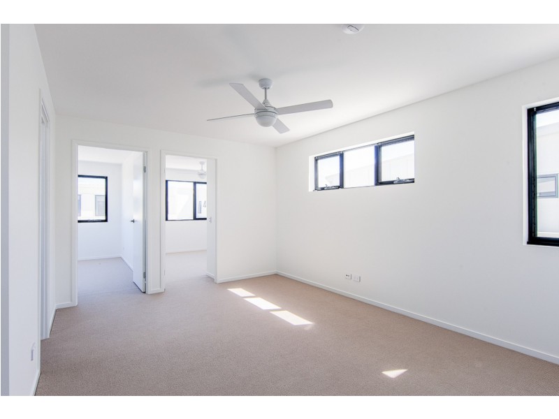 6 Capri Court, Hope Island QLD 4212