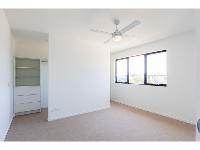 6 Capri Court, Hope Island QLD 4212